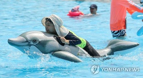 뚝섬한강공원 야외수영장[연합뉴스]